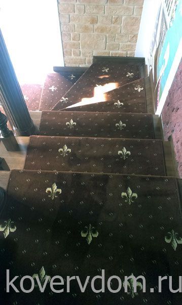 Полушерстяная ковровая дорожка LILIA с укладкой на лестницу